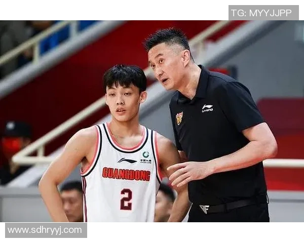 广东大胜22分徐杰连得64分张文逸获杜锋赞扬