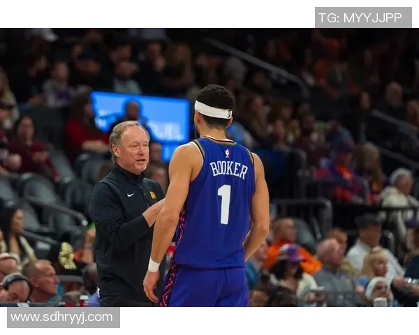 布克单节17分，帮助太阳将分差缩小至9分进入第四节