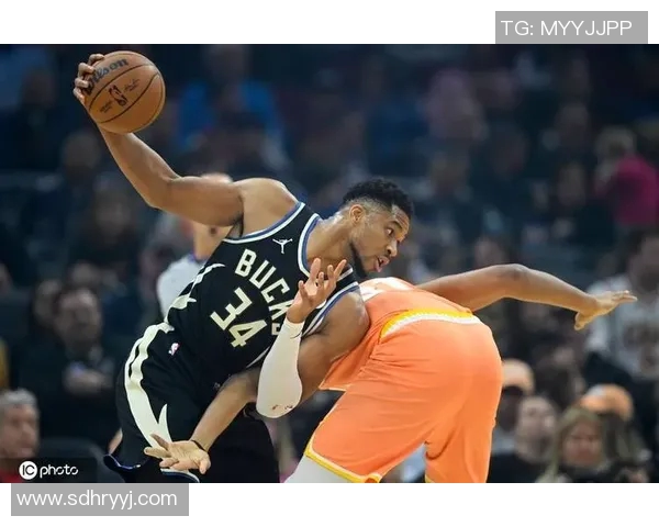 字母哥伤退!骑士力克雄鹿迎连胜,米切尔37+7,梅里尔20分锁胜局 字母哥伤退!骑士力克雄鹿迎连胜,米切尔37+7,梅里尔20分锁胜局