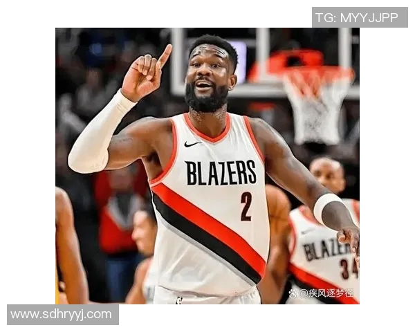 霍勒迪小打大 背后运球戏耍艾顿 霍勒迪小打大 背后运球戏耍艾顿